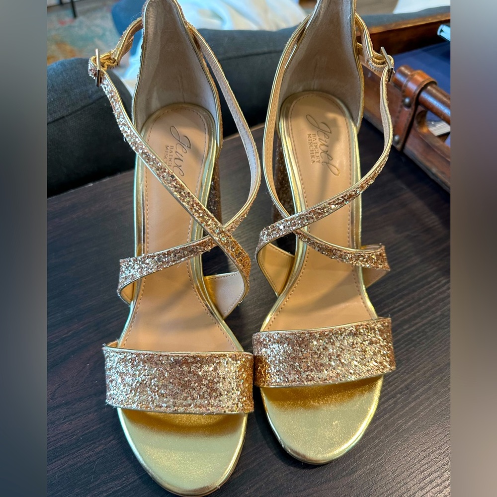 Gold glitter Badgley Mishka heel 💛